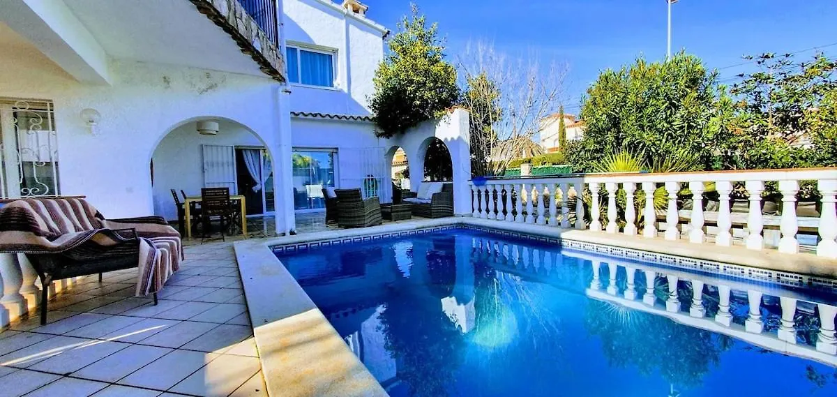 Beautiful Villa With Swimming Pool Empuriabrava 0*,