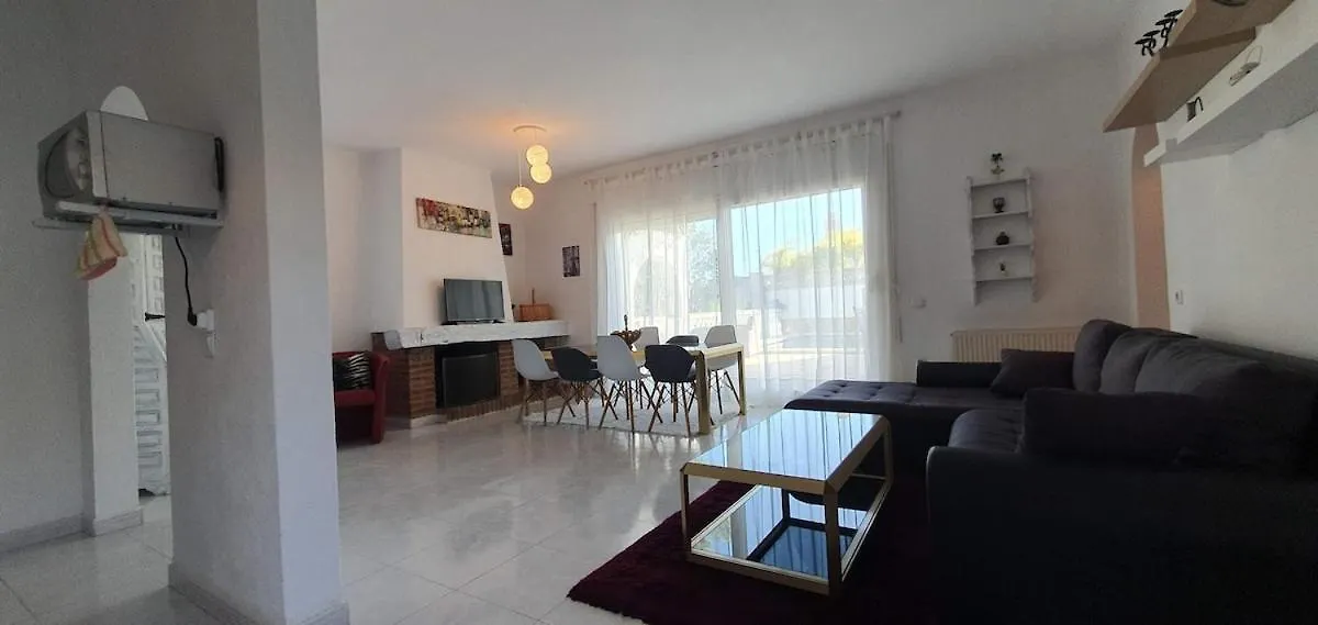 Beautiful Villa With Swimming Pool Empuriabrava Dom wakacyjny